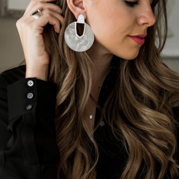 Disc Shape Goldtone Earrings - Black Lip Shell - Picture 6 of 6